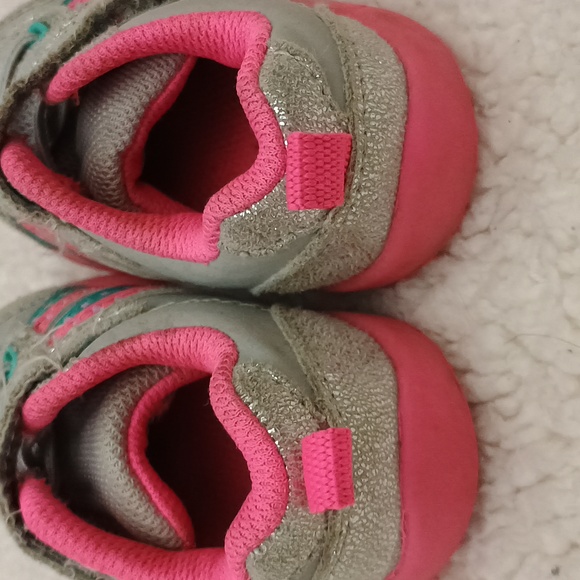 10 For $10 Sneakers Size 4 - Picture 3 of 4